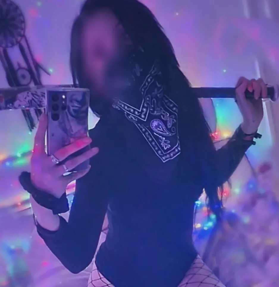 Emma, 28