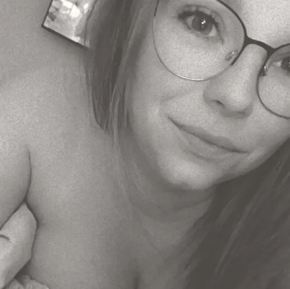 Esther, 29