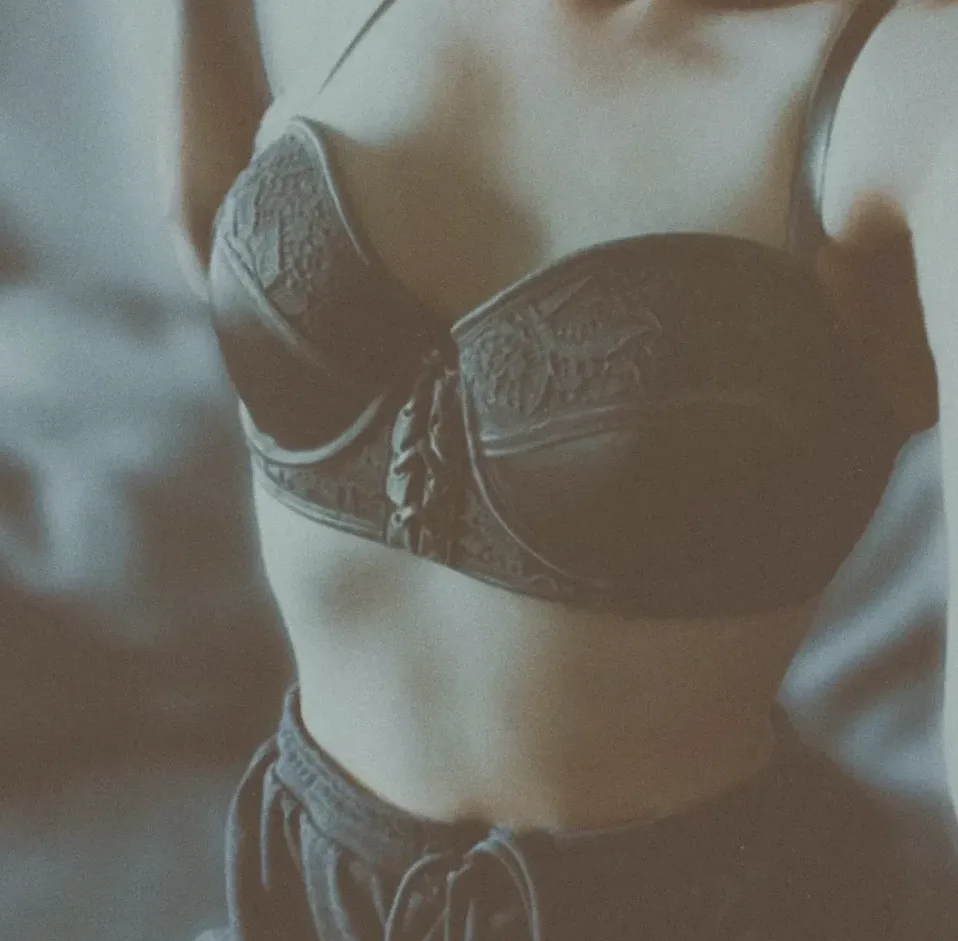 Fleur, 29