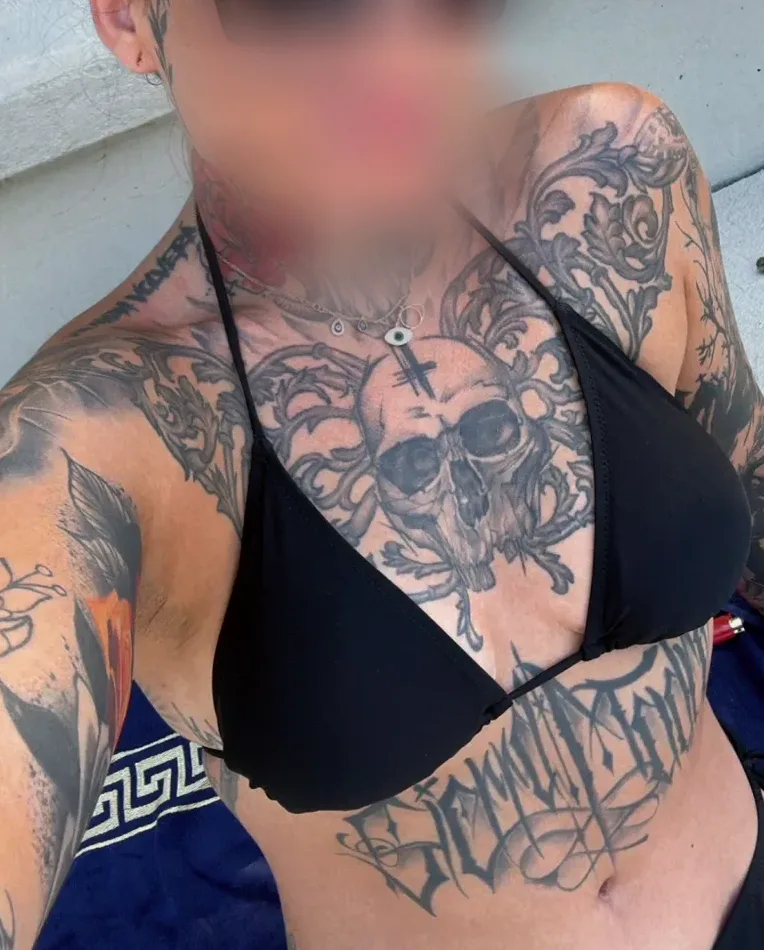 Julie, 32
