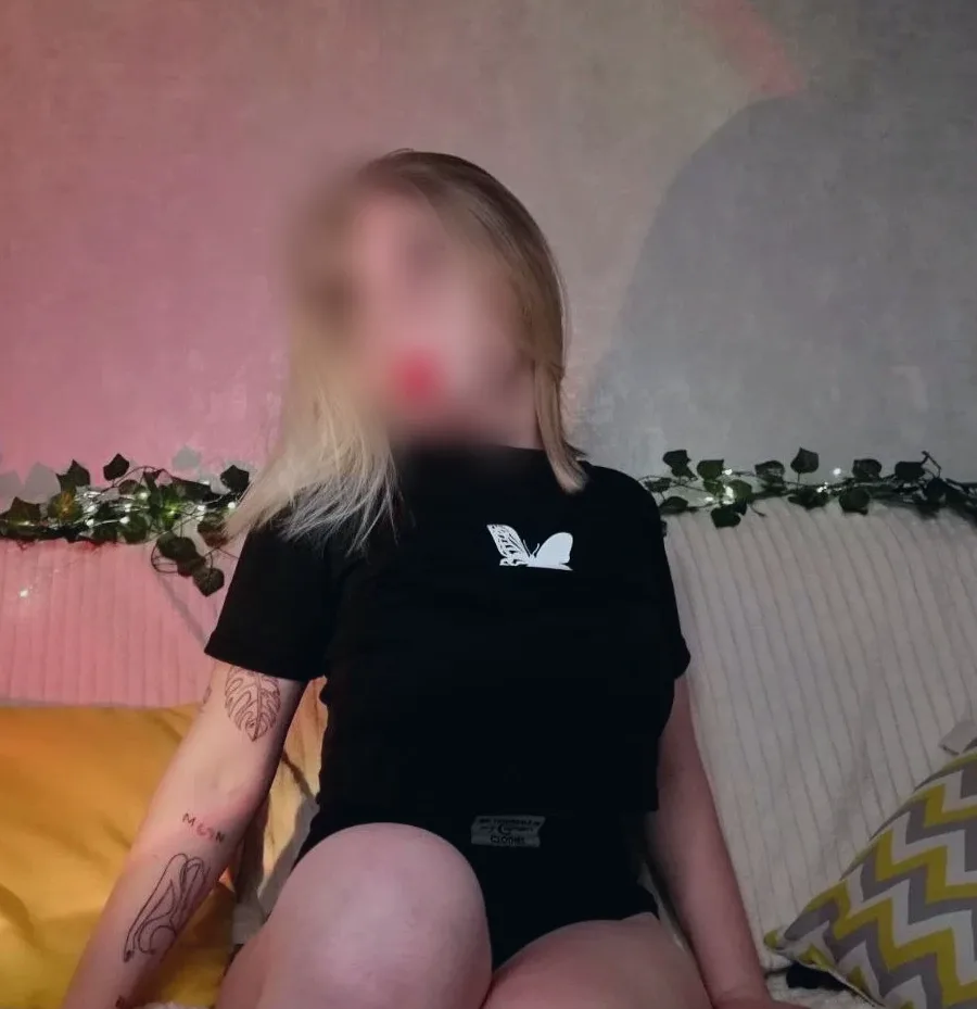 Nina, 22