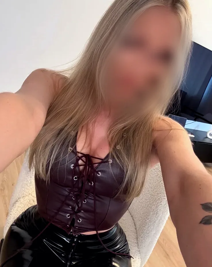 Sabine, 30