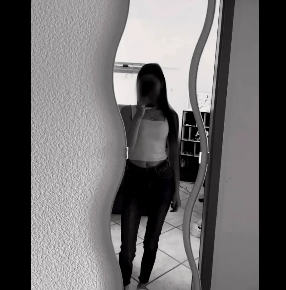 Shania, 25